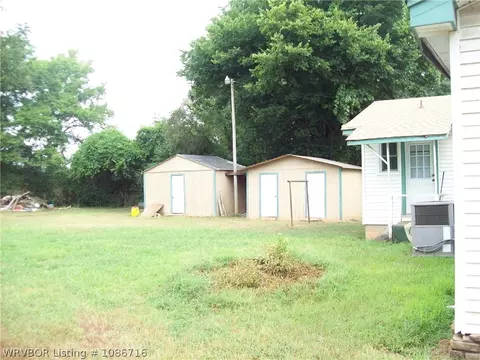 Exterior - 705 N 18th St, Ozark, AR 72949 photo 6 of 8