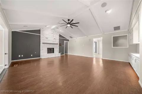 Living - 3319 Southview Dr, Fort Smith, AR 72903 photo 4 of 7