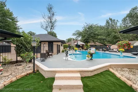 Exterior - 3319 Southview Dr, Fort Smith, AR 72903 photo 8 of 10