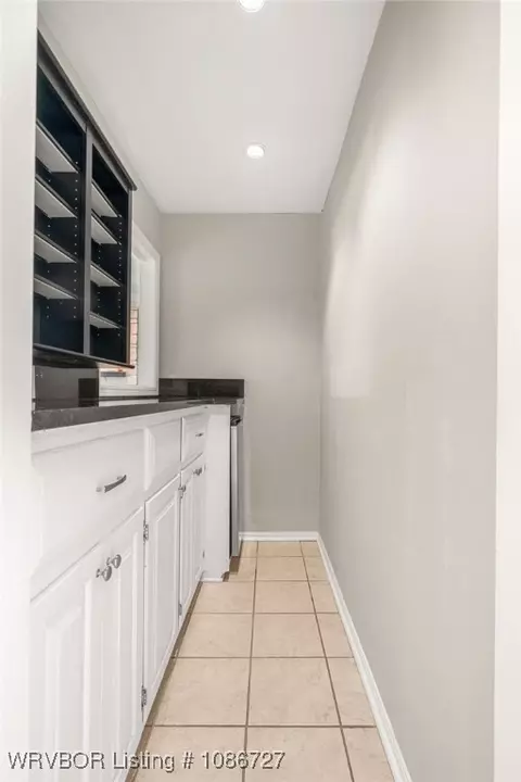 Entry Way - 3319 Southview Dr, Fort Smith, AR 72903 photo 5 of 6