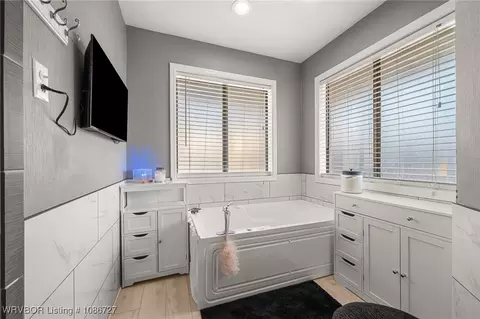 Bath - 3319 Southview Dr, Fort Smith, AR 72903 photo 1 of 4