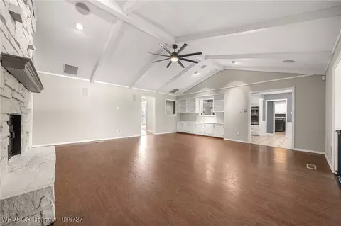Living - 3319 Southview Dr, Fort Smith, AR 72903 photo 6 of 7