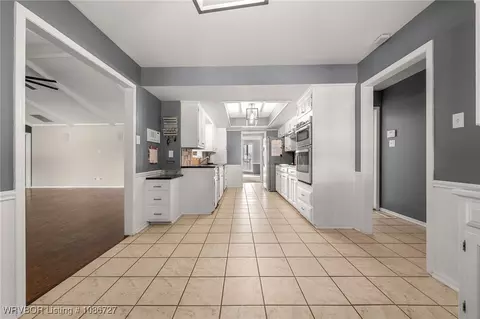 Entry Way - 3319 Southview Dr, Fort Smith, AR 72903 photo 3 of 6