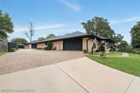 Exterior - 3319 Southview Dr, Fort Smith, AR 72903 photo 2 of 10