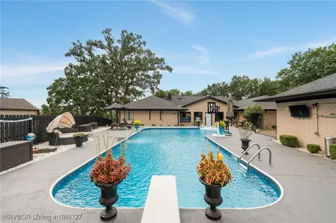 Exterior - 3319 Southview Dr, Fort Smith, AR 72903 photo 6 of 10