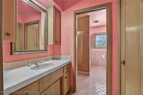 Bath - 5420 Free Ferry Rd, Fort Smith, AR 72903 photo 2 of 3