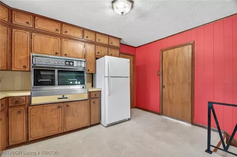 Kitchen - 5420 Free Ferry Rd, Fort Smith, AR 72903 photo 3 of 3
