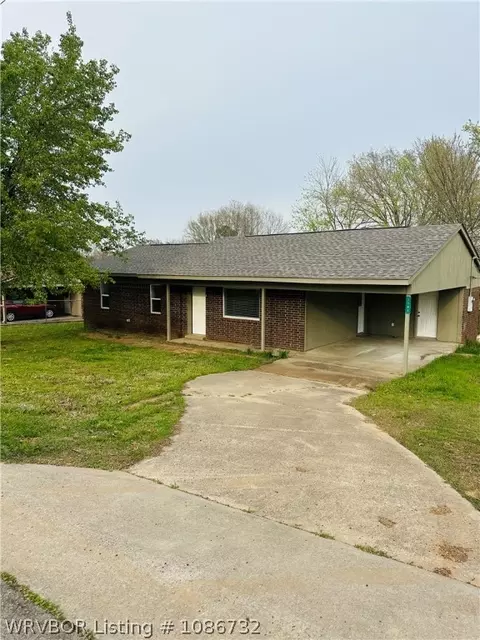 1105 S 5th St, Paris, AR 72855