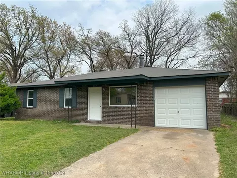 102 Gamma Cir, Roland, OK 74954