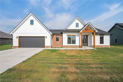 2028 Prairie Fire Dr, Sallisaw, OK 74955