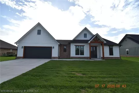 2028 Prairie Fire Dr, Sallisaw, OK 74955