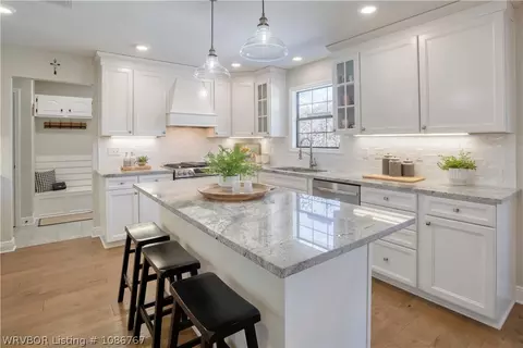 Kitchen - 8905 Canterbury Cv, Fort Smith, AR 72903 photo 3 of 7