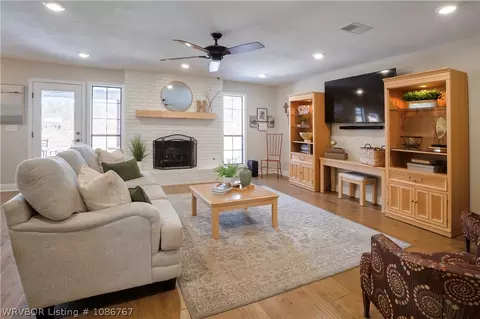 Living - 8905 Canterbury Cv, Fort Smith, AR 72903 photo 2 of 3