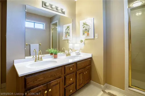 Bath - 8905 Canterbury Cv, Fort Smith, AR 72903 photo 5 of 6