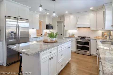 Kitchen - 8905 Canterbury Cv, Fort Smith, AR 72903 photo 2 of 7