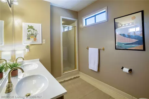 Bath - 8905 Canterbury Cv, Fort Smith, AR 72903 photo 4 of 6