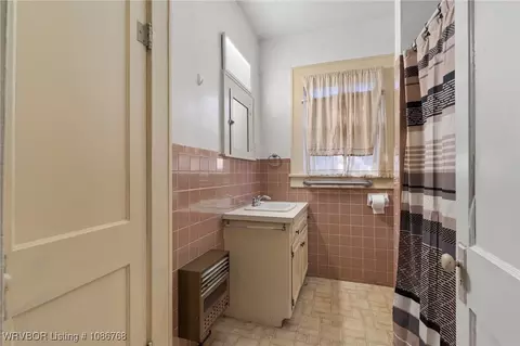 Bath - 1020 S 16th St, Fort Smith, AR 72901 photo 1 of 1