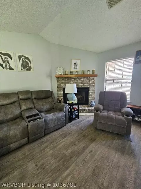 Living - 1505 Jackson Ct, Fort Smith, AR 72901 photo 1 of 1