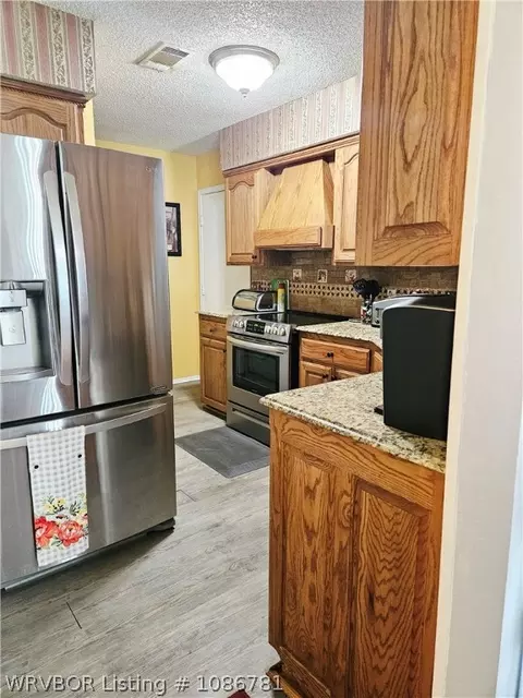 Kitchen - 1505 Jackson Ct, Fort Smith, AR 72901 photo 3 of 4