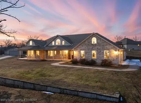 2112 Lisa Ln, Van Buren, AR 72956