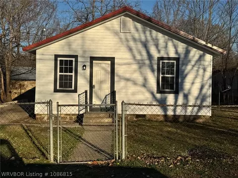 399 Sevier St, Waldron, AR 72958