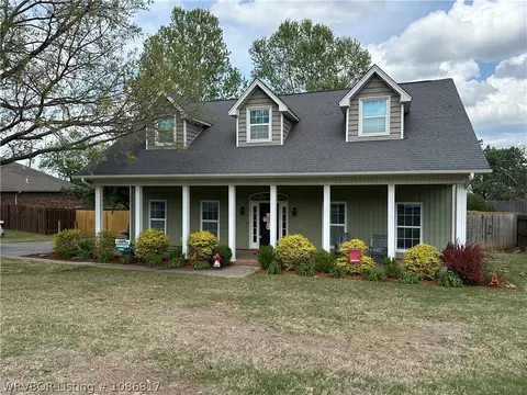 1704 Hidden Valley St, Van Buren, AR 72956