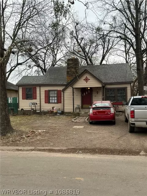 810 N 20th St, Fort Smith, AR 72901