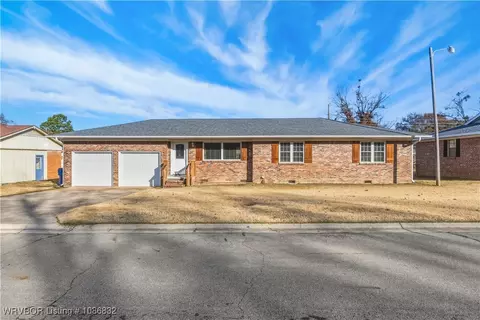 Exterior - 1511 Houston St, Fort Smith, AR 72901 photo 2 of 4