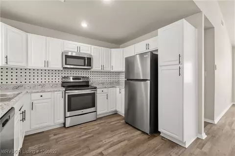 Kitchen - 1511 Houston St, Fort Smith, AR 72901 photo 2 of 2