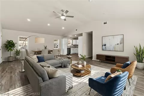 Living - 1511 Houston St, Fort Smith, AR 72901 photo 2 of 3