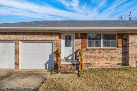 Exterior - 1511 Houston St, Fort Smith, AR 72901 photo 3 of 4