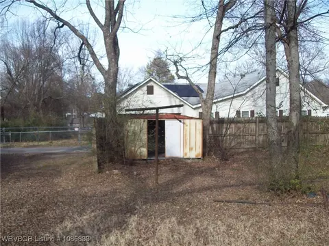 Exterior - 1123 N 35th St, Fort Smith, AR 72904 photo 3 of 7