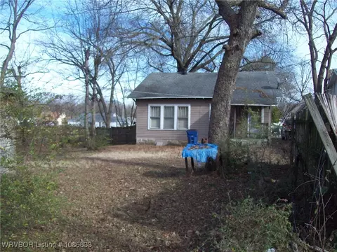 Exterior - 1123 N 35th St, Fort Smith, AR 72904 photo 5 of 7