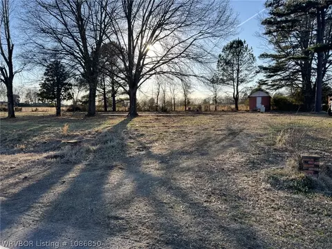 717 N State Highway 109, Magazine, AR 72943