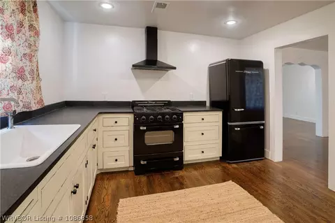 Kitchen - 6404 W Highway 10, Hackett, AR 72937 photo 2 of 3