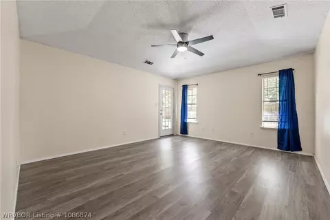 Living - 8812 Skypark Dr, Fort Smith, AR 72903 photo 6 of 7