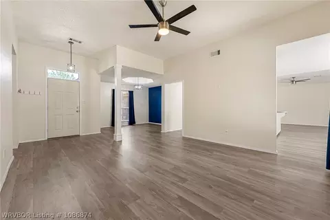 Living - 8812 Skypark Dr, Fort Smith, AR 72903 photo 2 of 7