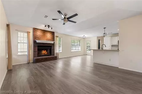 Living - 8812 Skypark Dr, Fort Smith, AR 72903 photo 4 of 7