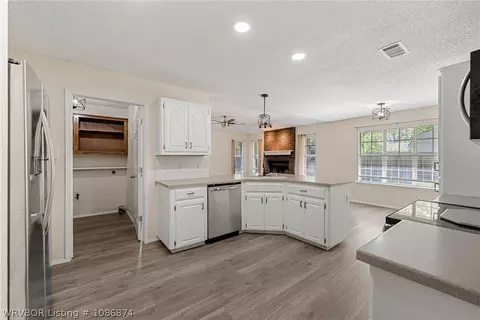 Kitchen - 8812 Skypark Dr, Fort Smith, AR 72903 photo 1 of 3