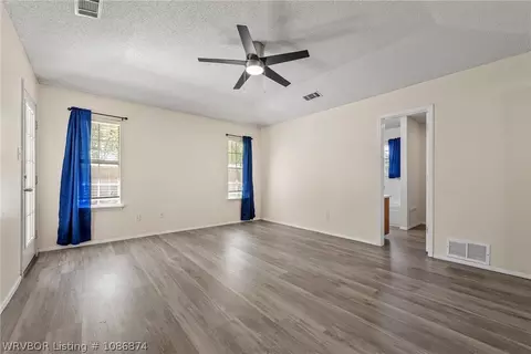 Living - 8812 Skypark Dr, Fort Smith, AR 72903 photo 7 of 7