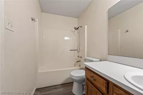 Bath - 8812 Skypark Dr, Fort Smith, AR 72903 photo 4 of 4