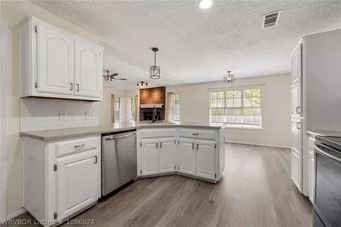 Kitchen - 8812 Skypark Dr, Fort Smith, AR 72903 photo 3 of 3