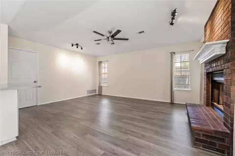 Living - 8812 Skypark Dr, Fort Smith, AR 72903 photo 5 of 7