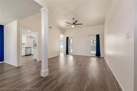 Living - 8812 Skypark Dr, Fort Smith, AR 72903 photo 1 of 7