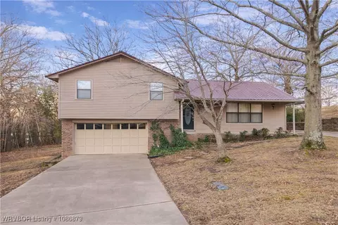 107 Oak St, Arkoma, OK 74901