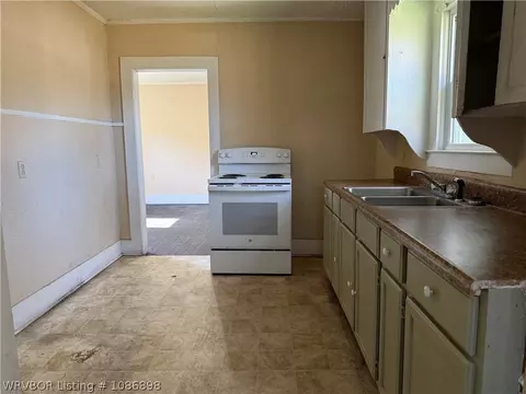 Entry Way - 1206 N 6th St, Fort Smith, AR 72901 photo 2 of 3