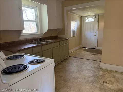 Entry Way - 1206 N 6th St, Fort Smith, AR 72901 photo 3 of 3
