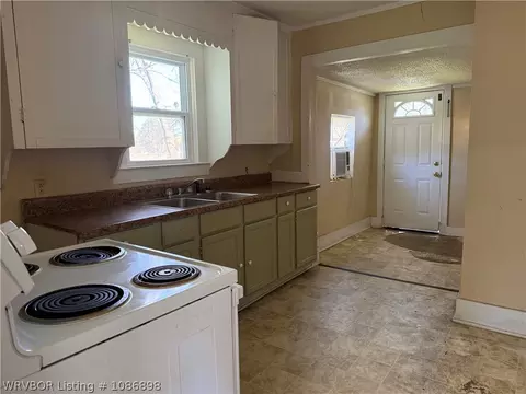 Entry Way - 1206 N 6th St, Fort Smith, AR 72901 photo 1 of 3