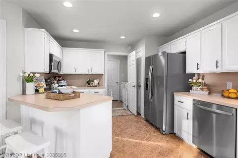 Kitchen - 101 Lexington Way, Barling, AR 72923 photo 2 of 3