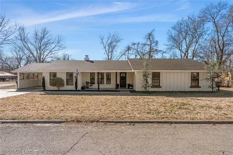 320 E Sarah Ave, Sallisaw, OK 74955